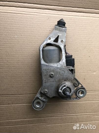 Моторчик стеклоочистителя левый Fopd Focus 3