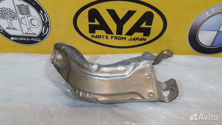 Тепловой экран с кронштейном Mercedes w212 w204