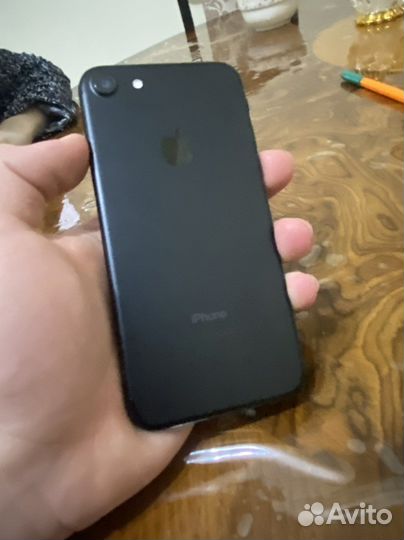 Телефон iPhone 7