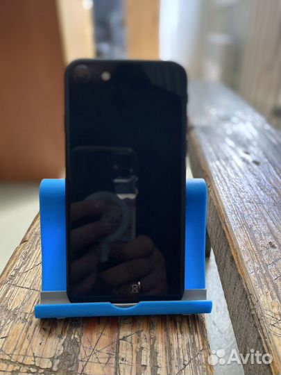 iPhone SE (2020), 64 ГБ