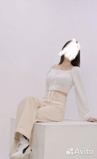 Джинсы бежевые трубы женские