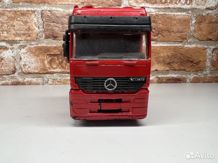 Модель грузовой Mersedes 1/32 New Ray