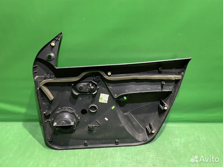 Обшивка передней левой двери Renault Duster 1