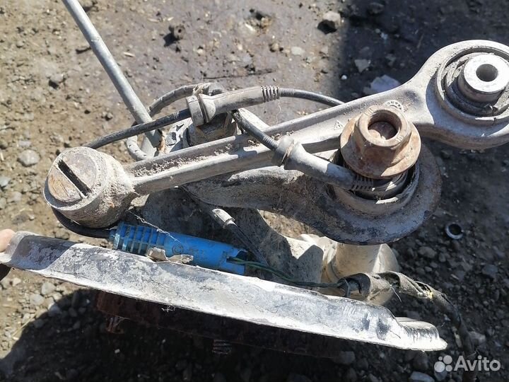 Порюворотныц кулак бмв е 39 задний правый