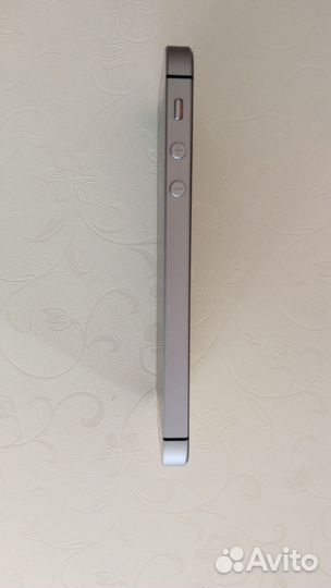 iPhone SE, 32 ГБ