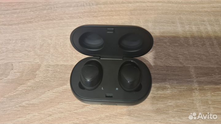 Беспрводные наушники Samsung Gear IconX