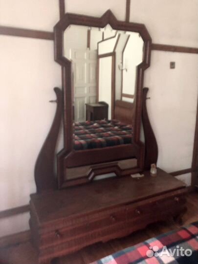 Трюмо с зеркалом старинное