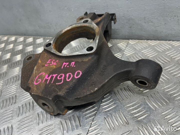 Кулак передний правый Cadillac Escalade GMT900 L92