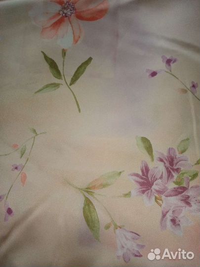 Отрез ткани атлас