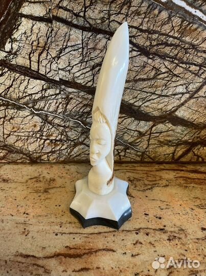 Бивень Африканский. Бюст женщины
