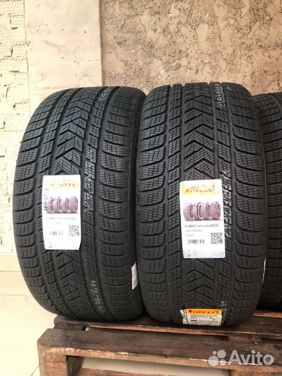 Pirelli Scorpion Winter 315/30 R22 и 285/35 R22