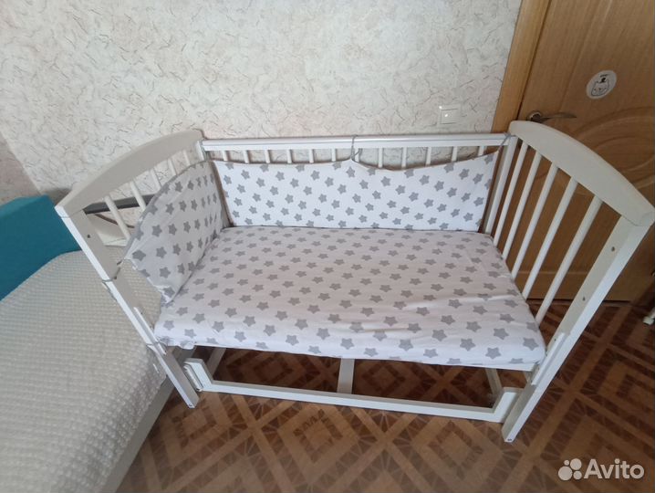 Детская кроватка от 0 до 3 лет с маятником