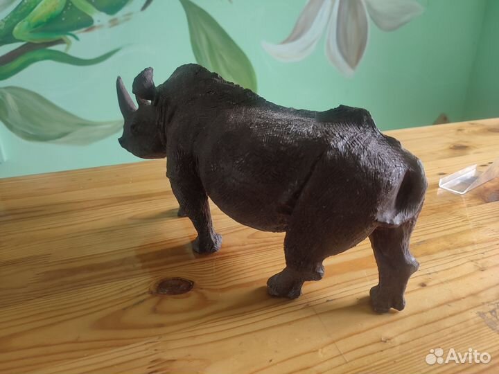 Статуэтка носорог