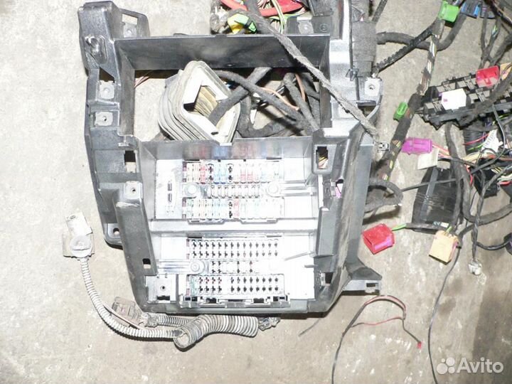 Блок предохранителей volkswagen Transporter T5 2