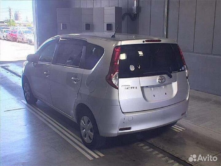 Обшивка багажника задняя Toyota Passo sette M502E