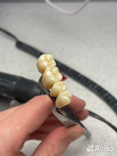 Зубной техник