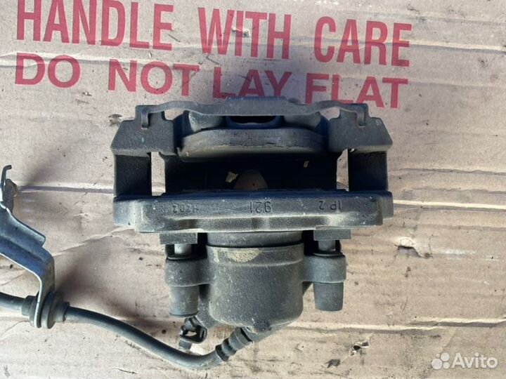 Суппорт передний левый Bmw 328I E90 N51 2008