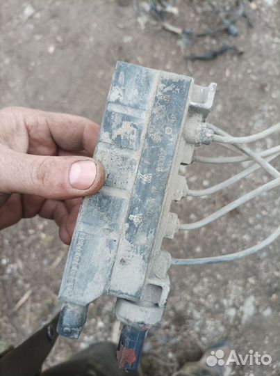 Блок клапанов пневмоподвески Mercedes S-class W220