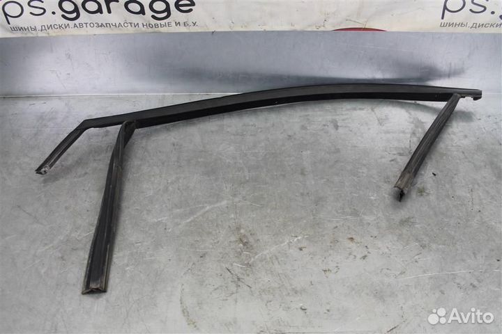 Уплотнитель стекла двери передней левой Ford Focu