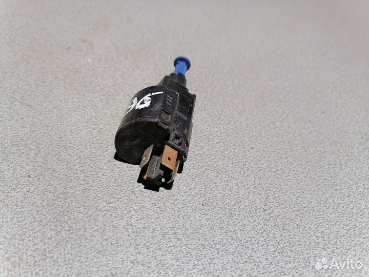 Opel Vectra B датчик стоп сигнала