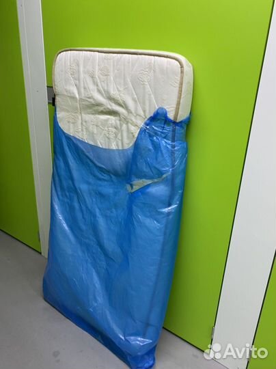 Детская кроватка и комод