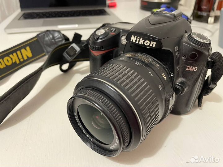 Зеркальная камера Nikon D90
