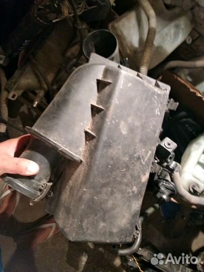 Корпус воздушного фильтра Мерседес w210