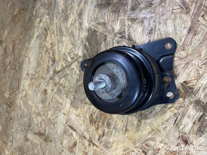 Опора двигателя правая Skoda Fabia 2 00-15