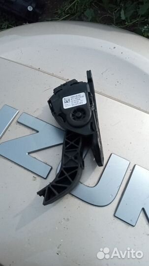 Педаль газа Suzuki Grand Vitara 2 с дефектом