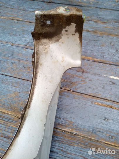 Крыло левое переднее Toyota Yaris/Vitz