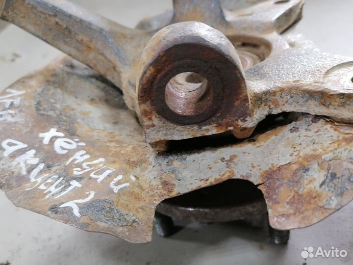 Кулак поворотный передний правый Hyundai Accent II