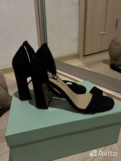 Босоножки женские 37 размер