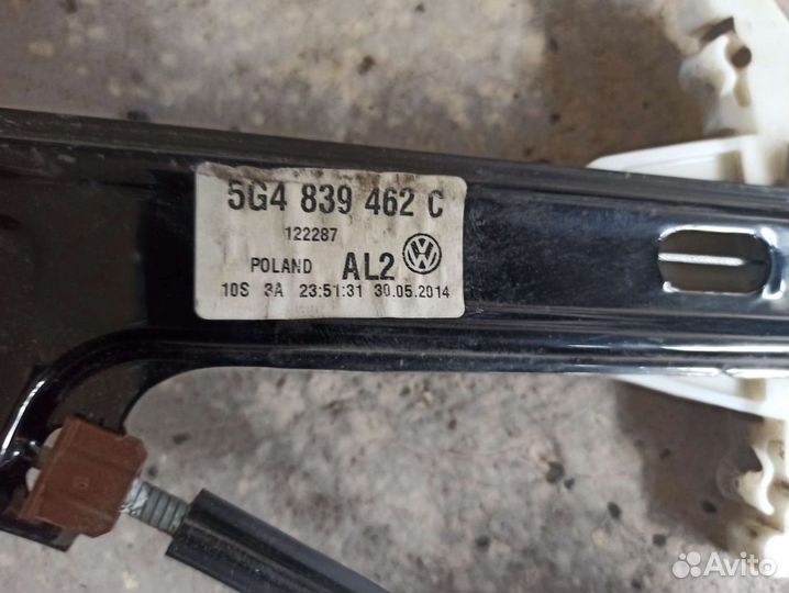 Стеклоподьемник задний правый VW Golf 7