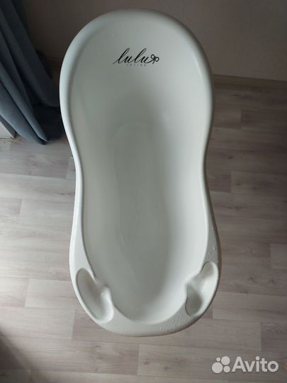 Детская ванночка для купания с подставкой