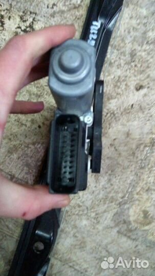 Стеклоподъемник задний левый Volkswagen Tiguan