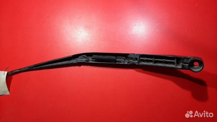 Поводок стеклоочистителя передний правый Subaru