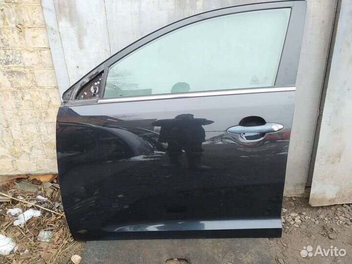 Передний левая дверь KIA sportage 3