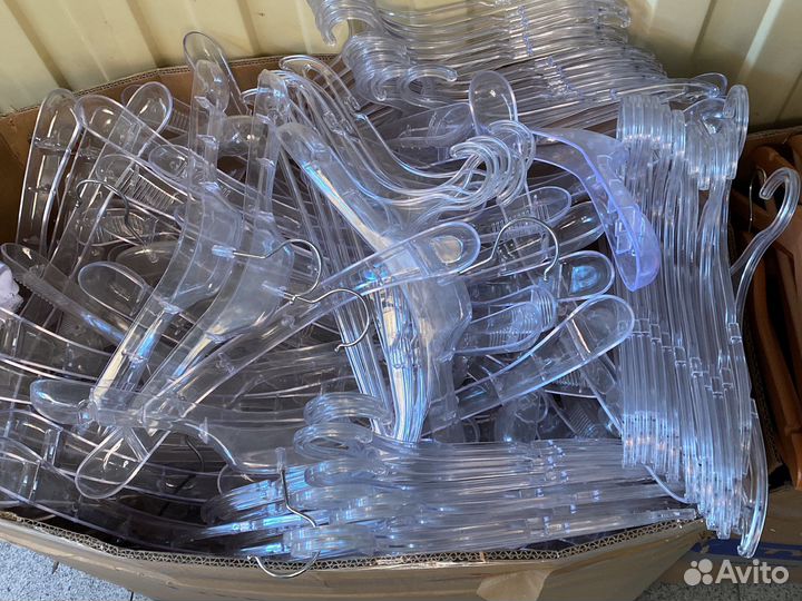 Вешалки плечики пластиковые