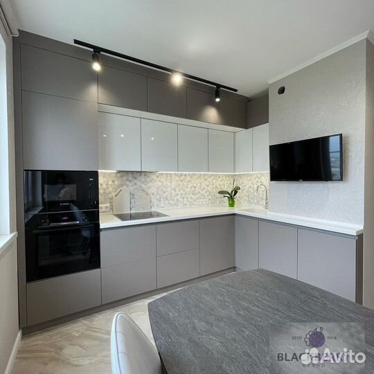 Кухня до потолка