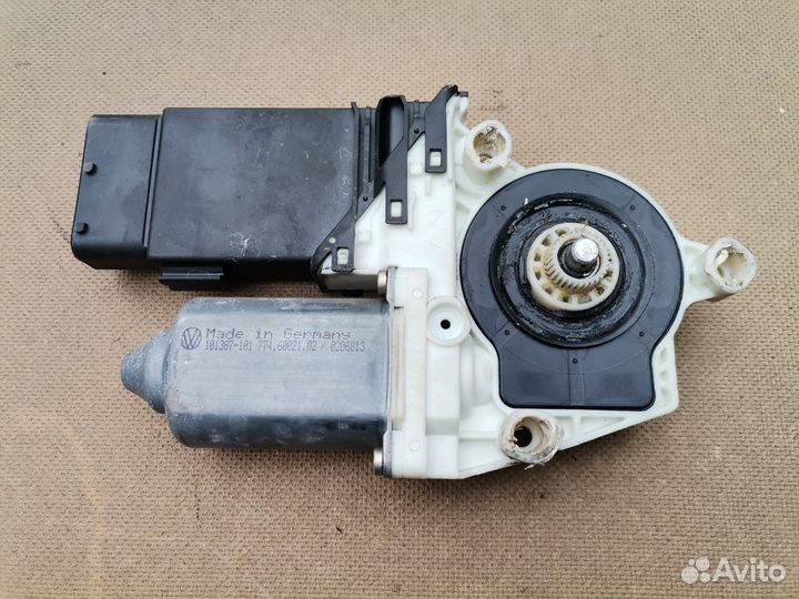 Моторчик стеклоподъемника передний левый Гольф 4