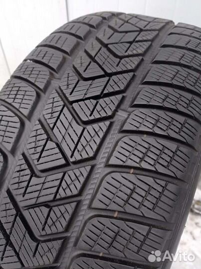 Pirelli Scorpion Winter RFT 235/55 R19 101H
