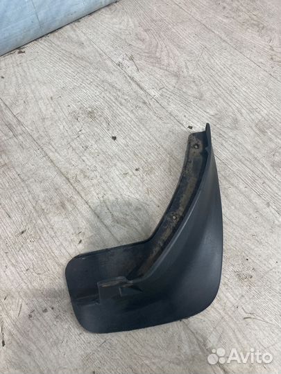 Брызговик задний Renault fluence Прав