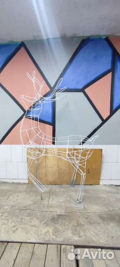 Фигуры из проволоки олень