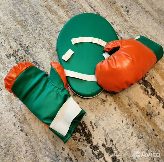 Перчатки боксерские детские и лапа