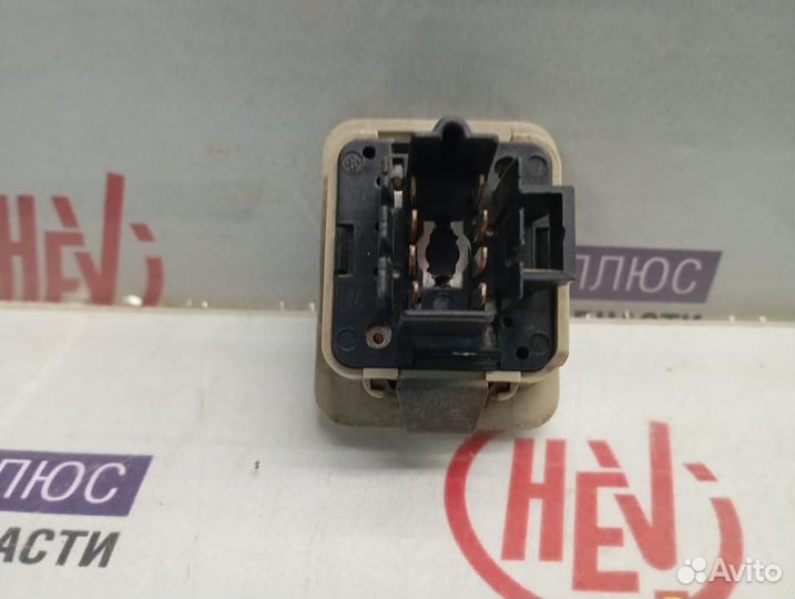 Кнопка блокировки дверей Cadillac Escalade