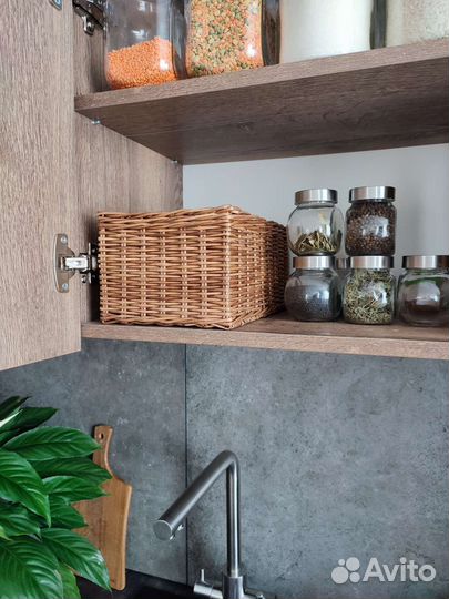 Прямоугольная корзина из лозы