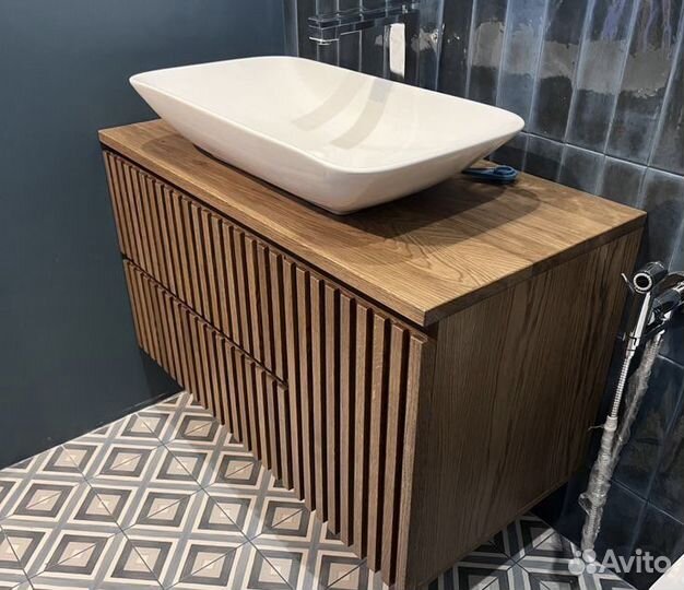 Тумба под раковину с реечными фасадами