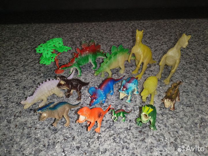 Игрушки животные и динозавры