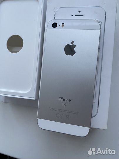 iPhone SE, 32 ГБ