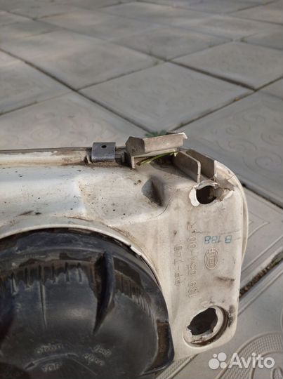 Фара правая Volkswagen Vento